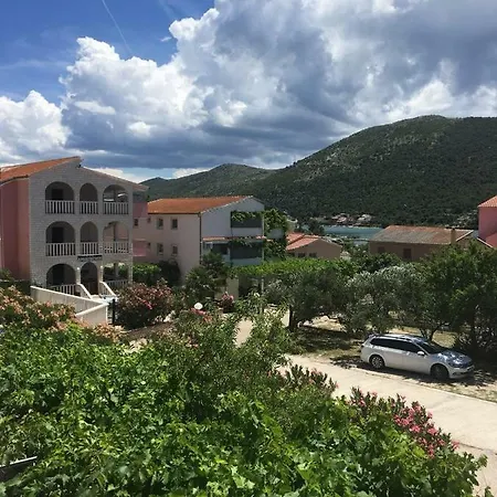 Sea La Vie Apartment Grebastica
